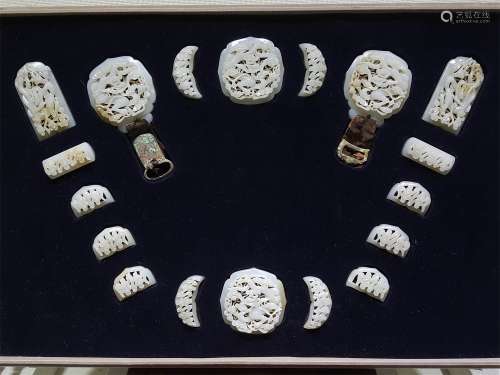 A SET OF LIAO DYNASTY JADE DRAGON BELT PLATE