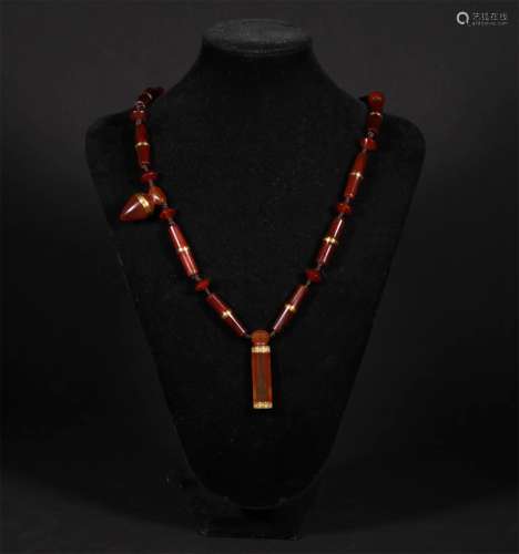 A LIAO DYNASTY AGATE GOLD NECKLACE