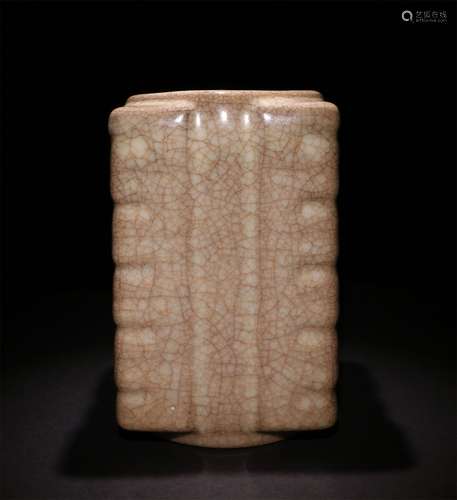 A QING DYNASTY GE KILN BROWN BRUSH HOLDER