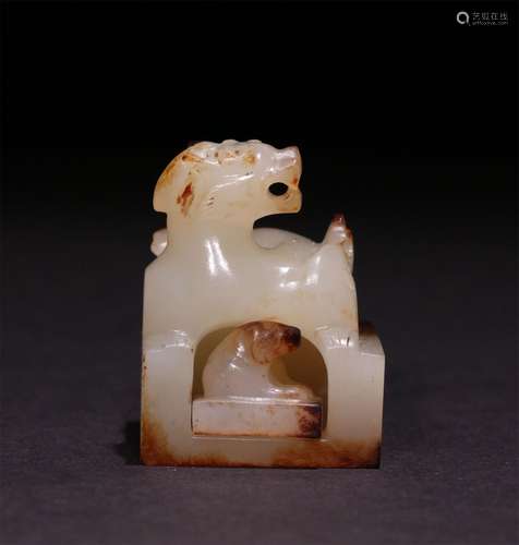 A HAN DYNASTY HETIAN JADE CARVING ANIMAL BUTTON SEAL