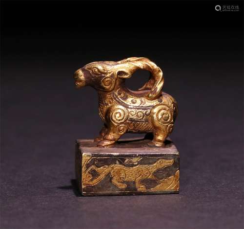 A HAN DYNASTY GILT BRONZE SEAL