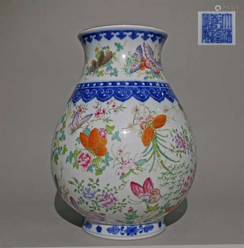 A QING QIANLONG FAMILLE ROSE PORCELAIN BUTTERFLY JAR