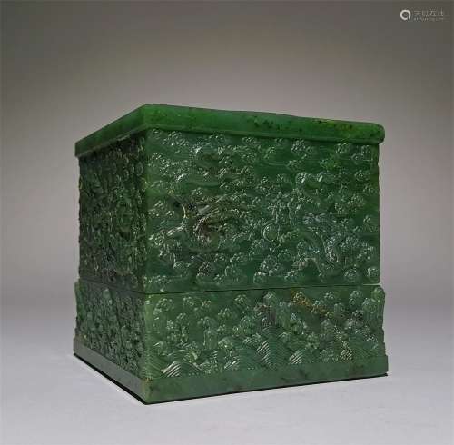 A QING DYNASTY HETIAN GREEN JADE DRAGON DESIGN COVER BOX
