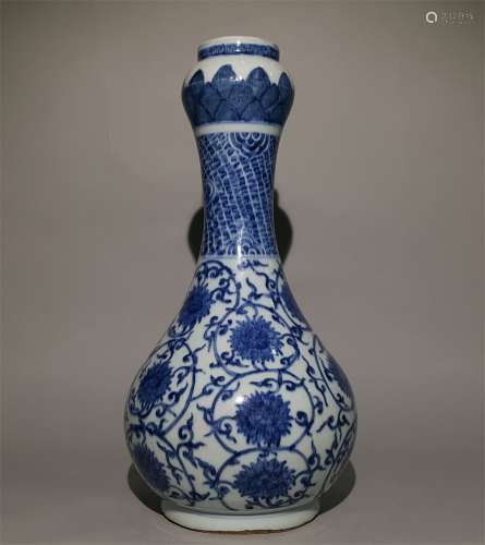 A MING DYNASTY BLUE AND WHITE LOTUS GARLIC BOTTLE