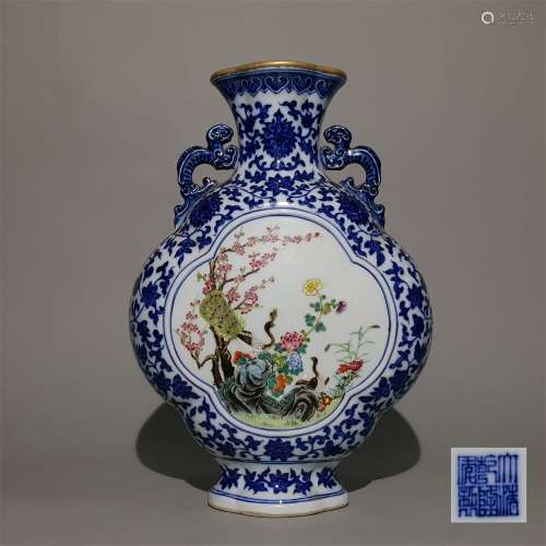 A QING QIANLONG DYNASTY BLUE AND WHITE MULTICOLORED MOON BOTTLE