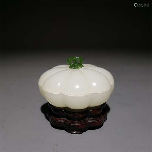 A QING DYNASTY CARVED WHITE JADE INLAY GREEN JADE ROUGE BOX