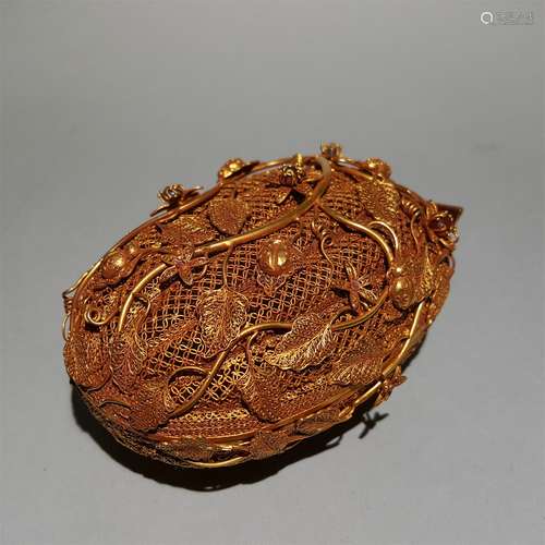 A QING DYNASTY PURE GOLD COVER BOX