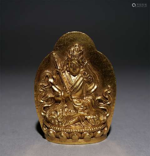 A QING DYNASTY BRONZE GILDED BUDDHA PENDANT