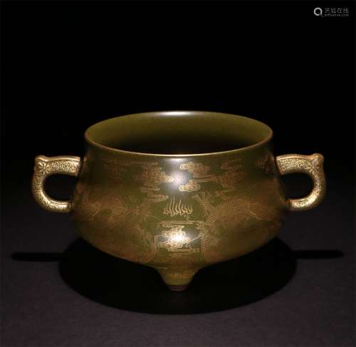 A QING DYNASTY INCENSE BURNER WITH GOLDEN AND AUSPICIOUS CLOUDS AND DRAGON PATTERNS