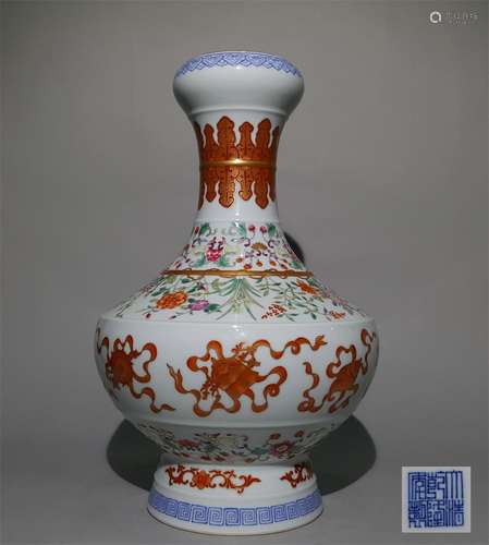 A QING QIANLONG DYNASTY ALUM RED EIGHT TREASURES BOTTLE