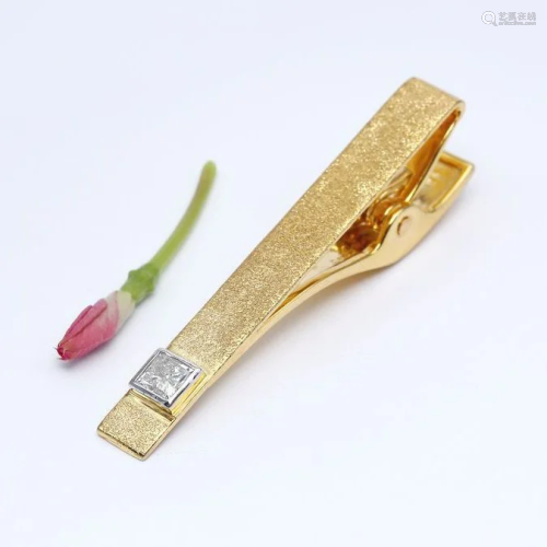 IGI Cert. 14 K / 585 Yellow Gold & Diamond Tie Pin
