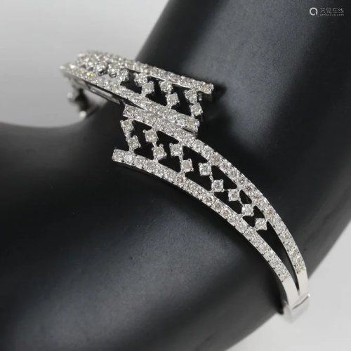 14 K White Gold IGI Certified Designer Diamond Br…