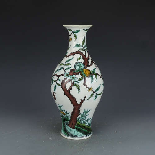 A Chinese Plain Tricolour Peach Painted Porcelain Vase