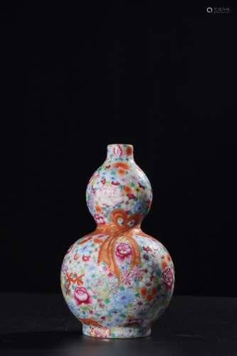 A Chinese Floral Gild Porcelain Gourd-shaped Vase
