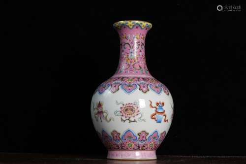 A Chinese Red Floral Porcelain Vase