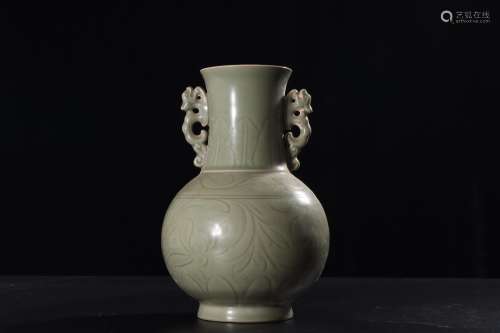A Chinese Longquan Porcelain Double Ears Vase