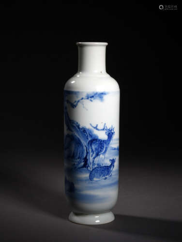 A Chinese Blue and White Deer Pattern Porcelain Vase