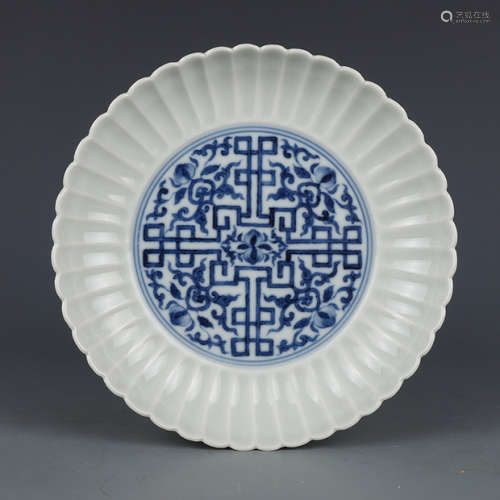 A Chinese White Galze Blue and White Floral Porcelain Plate