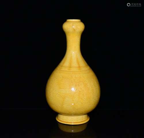 A Chinese Yellow Glazed Dragon Carved Porcelain Garlic-head Bottle