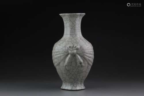 A Chinese Ge Glazed Porcelain Vase