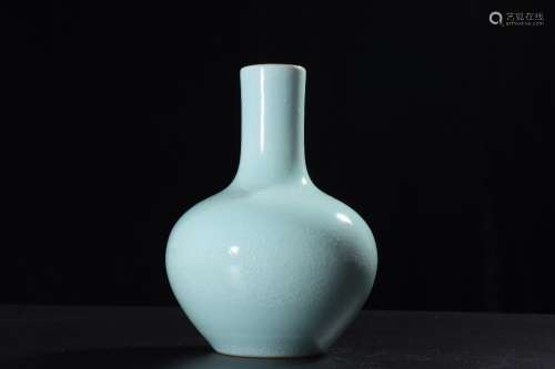 A Chinese Blue Glazed  Twine Pattern Porcelain Vase