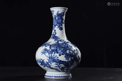 A Chinese Blue and White Floral Porcelain Vase