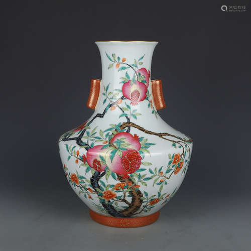 A Chinese Enamel pomegranate Pattern Porcelain Vase