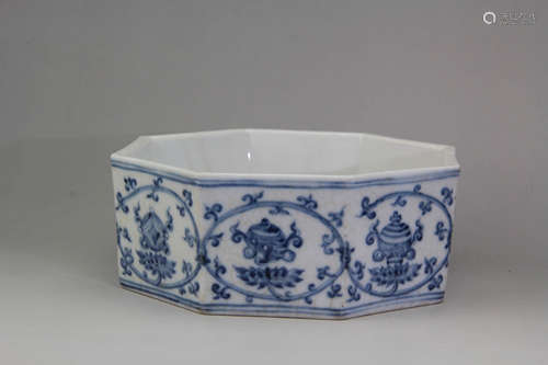 A Chinese Blue and White Floral Porcelain Brush Washer