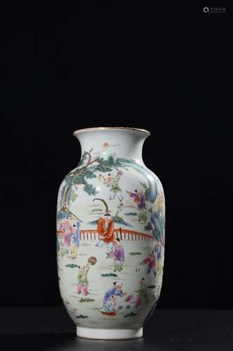 A Chinese Famille Rose Porcelain Lantern-shaped vase