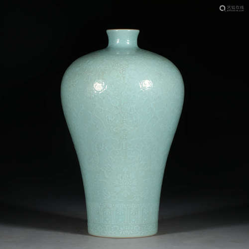 A Chinese Floral Carved Monochrome Glaze Porcelain Vase