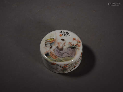 A Chinese Famille Rose Painted Porcelain Seal Box