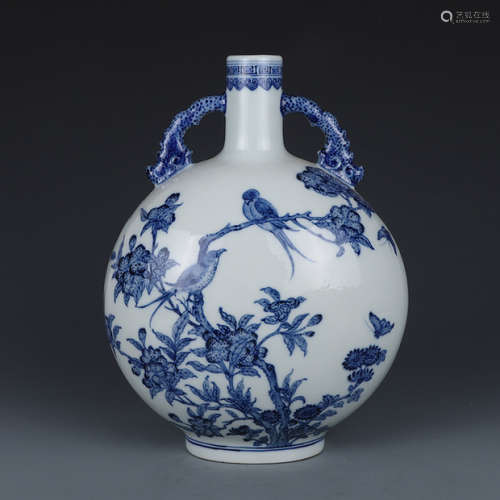 A Chinese Flower&Bird Pattern Porcelain Vase