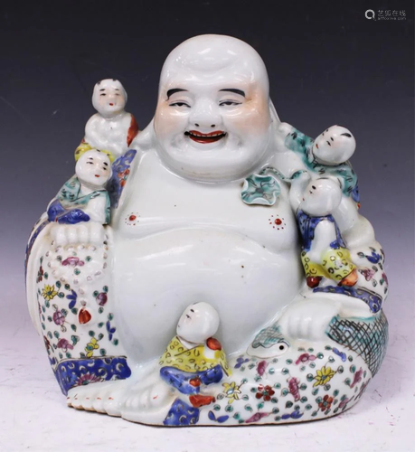 CHINESE VINTAGE PORCELAIN SEATED BUDDHA