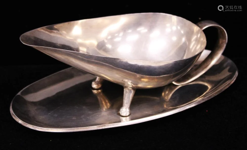 MEXICAN STERLING GRAVY BOAT WITH UNDERPLATE