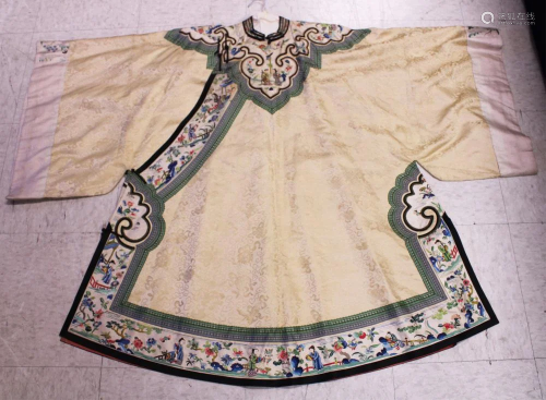 EARLY CHINESE SILK EMBROIDERED ROBE