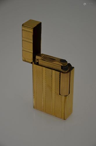 S J Dupont - A cased gilt metal cigarette lighter