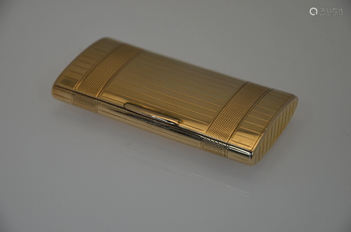 A 9ct yellow gold snuff box