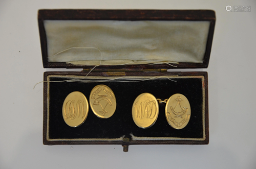 A pair of 9ct yellow gold oval chain-linked cufflinks