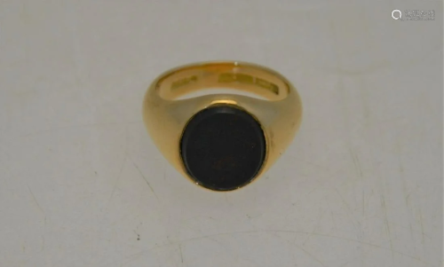 An 18ct yellow gold signet ring set with oval