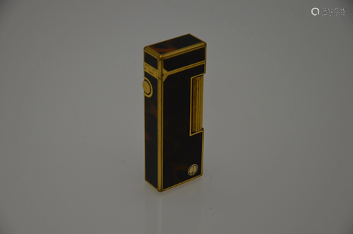 A Dunhill tortoiseshell-style cigarette lighter