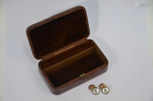 A pair of Edwardian 9ct button cufflinks