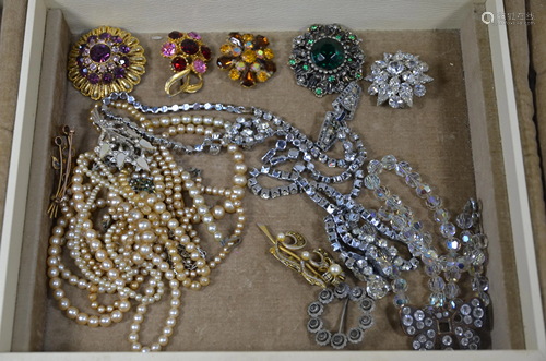 A vintage jewellery box with various items of costume