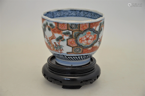 A 19th century Japanese Imari floriform tea b…