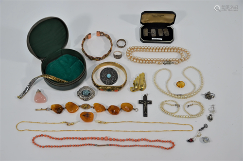 A collection of antique and vintage jewellery