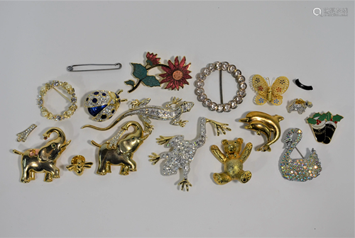 A collection of gilt-metal costume jewellery brooc…