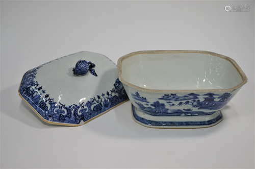 An 18th century Chinese export blue and white tureen