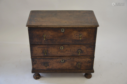 A 17th century oak coffer bach