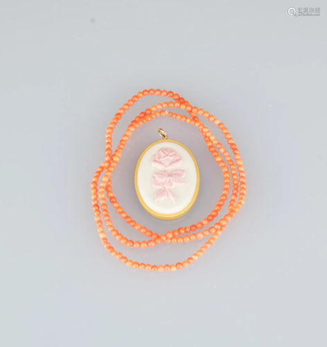 A Coral Nicklace And Pendant