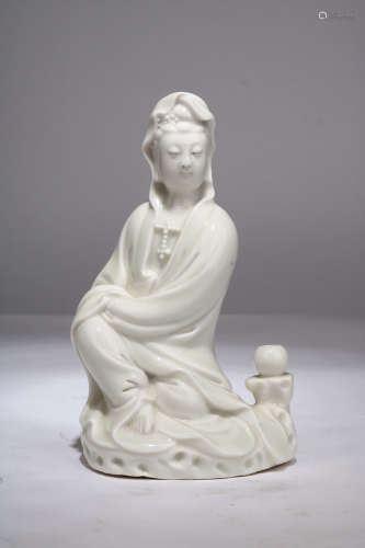 A White Glazed Porcelain Guanyin Statue,Qing Dynasty