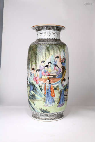 A Famille Rose Porcelain Rouleau Vase,Qing Dynasty